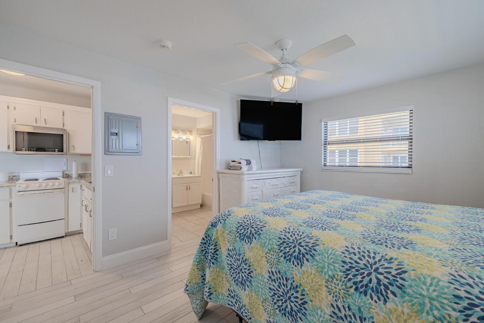 Coastal Waters Hotel New Smyrna Beach Exterior photo